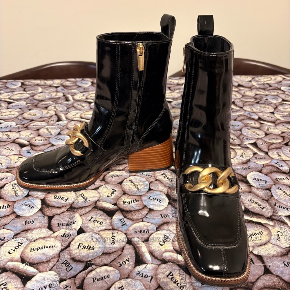 STEVE MADDEN Black Patent Leather Ankle Boots with Gold Chain